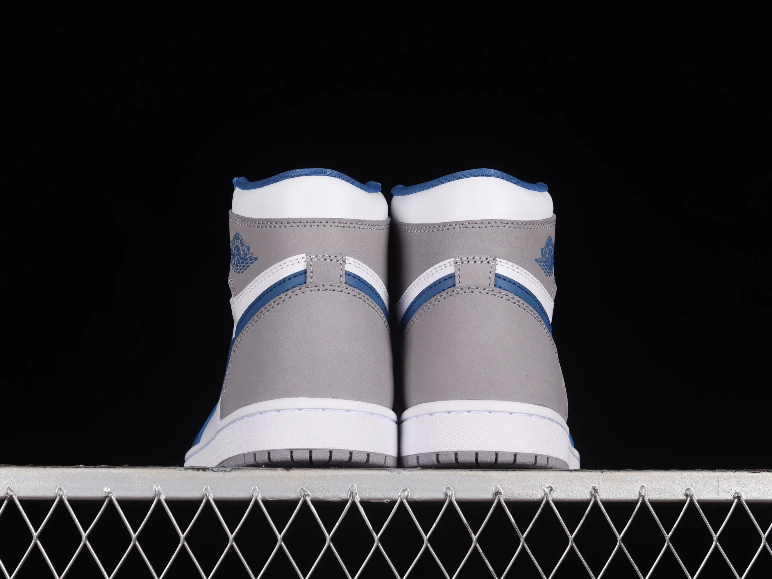 All categories Air Jordan Jordan series basketball shoes Air Jordan 1 High Pure original Air Jordan 1 High OG "True Blue" AJ1 Joe 1 white and blue color high-top basketball shoes DZ5485-410